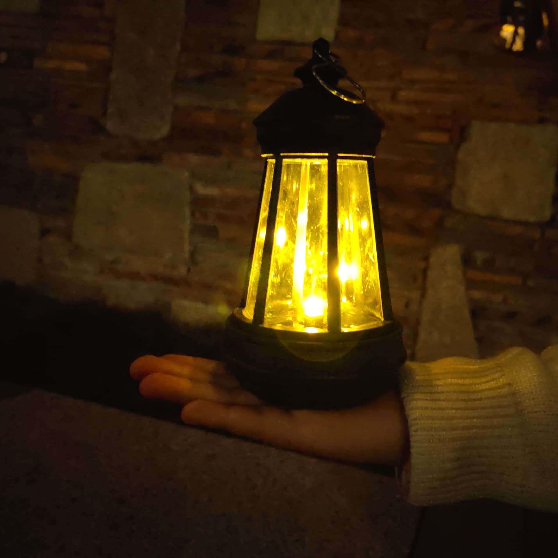 ランタン 六角形灯台型吊り下げ式電池式照明灯